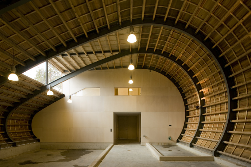 70F architecture: sheep stable in almere
