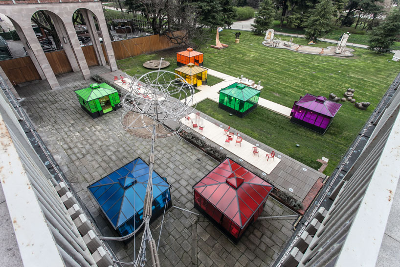 unopiu in wonderland installation by ferruccio laviani