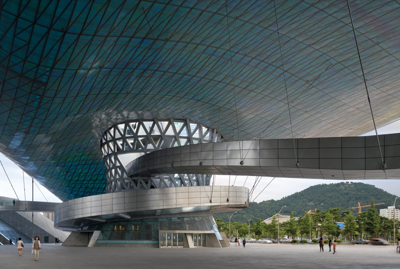 coop himmelb(l)au: busan cinema center