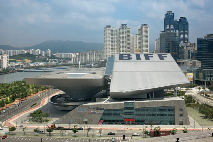 coop himmelb(l)au: busan cinema center