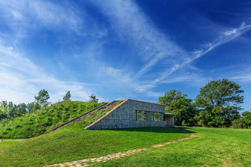 basarch: hunting lodge on a game preserve