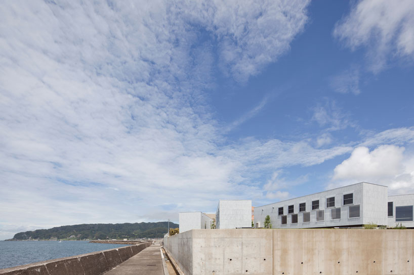 yasutaka yoshimura architects: hostel in kyonan