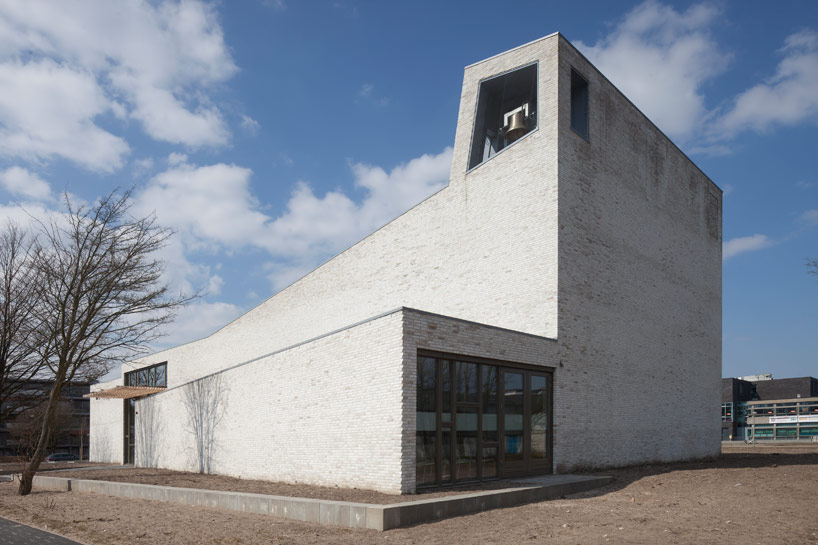 70F architecture: moravian church amsterdam ZO