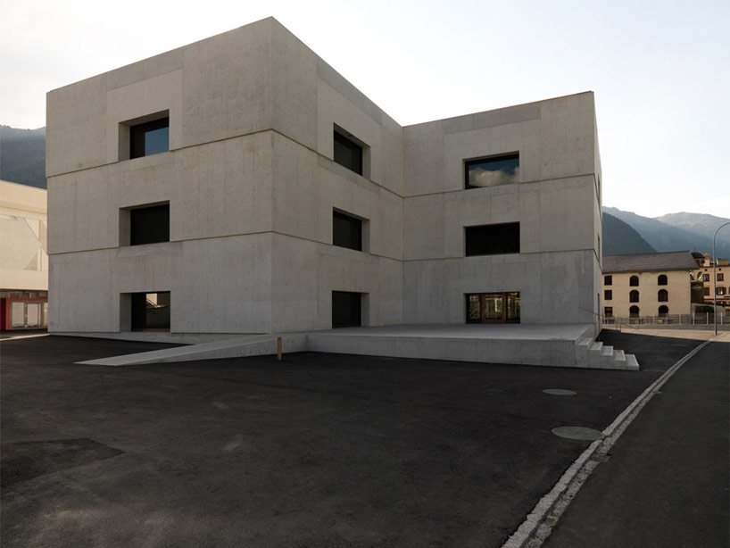 【VALERIO OLGIATI】 Valerio Olgiati · Residental building ZugSchleife · Divisare