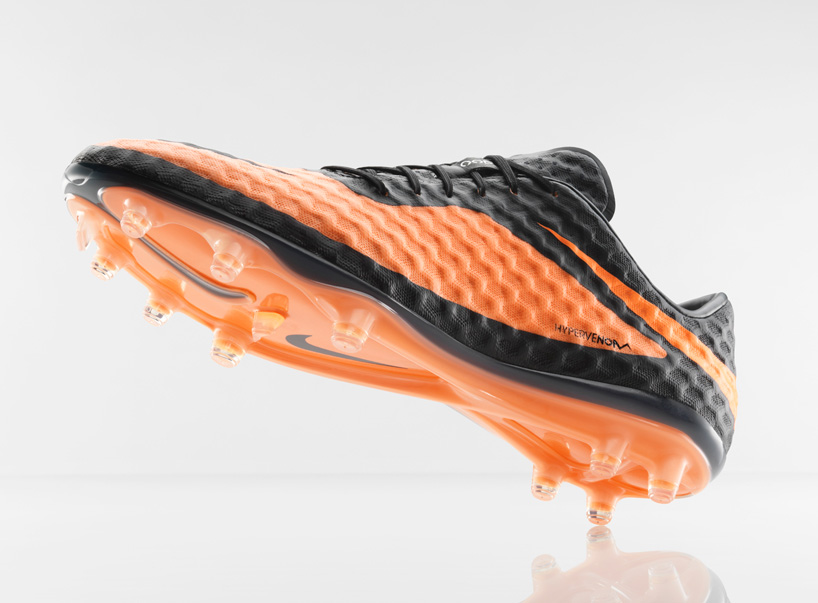 NIKE hypervenom