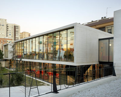 castroferro arquitectos: elevated concrete library in malaga 