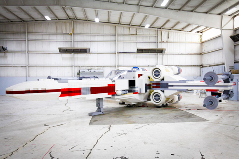 world's largest LEGO model: star wars X wing starfighter 