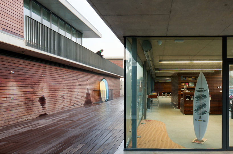 romero soto architects: el centro de surf de somo, spain