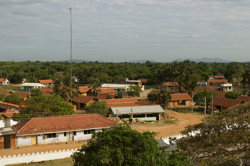 shigeru ban: post-tsunami housing for kirinda, sri lanka shigeru ban: post tsunami housing for kirinda, sri lanka