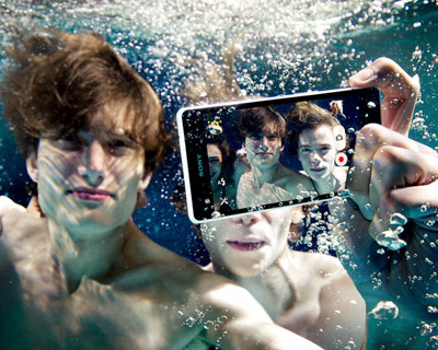 sony xperia ZR smartphone is completely waterproof