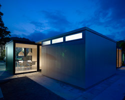 zai shirakawa + hiroshi tomikawa: kanbara aluminum gatehouse in shizuoka, japan