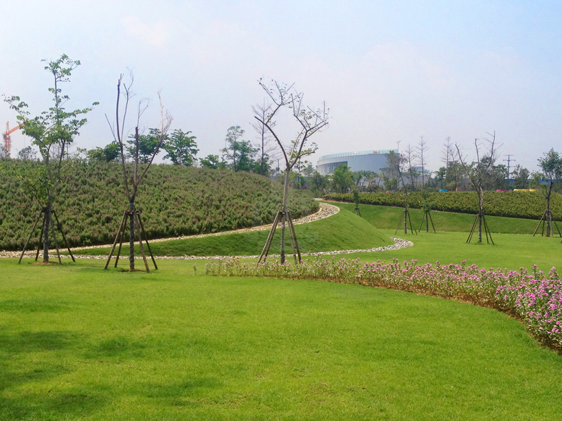 AECOM: vanke sales house models sustainability in china  