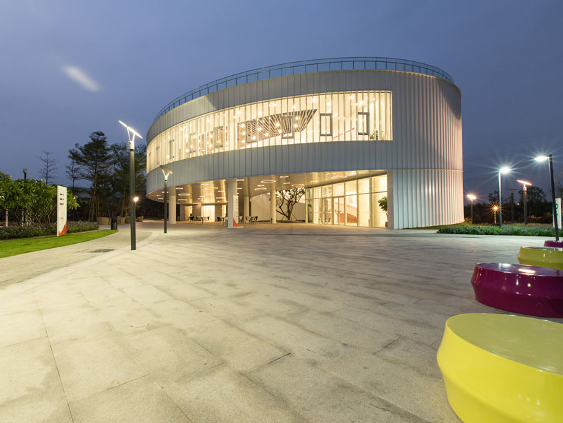 AECOM: vanke sales house models sustainability in china  