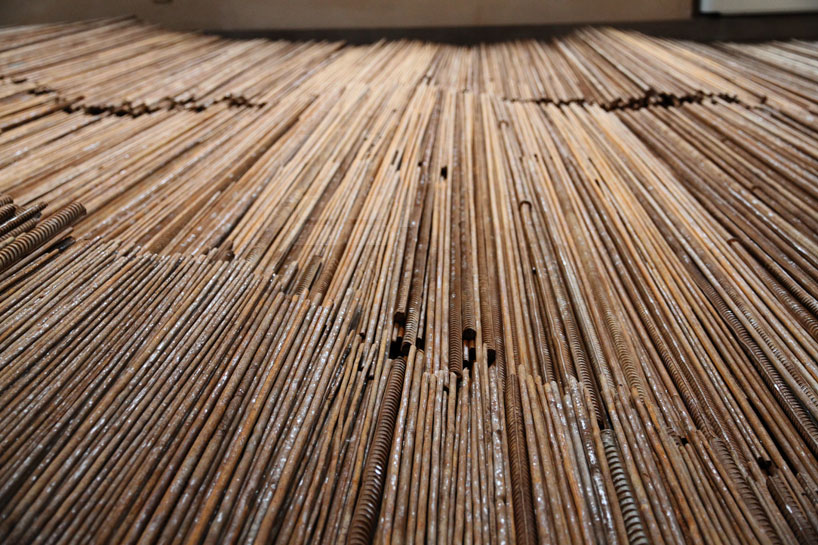 ai weiwei straightens 150 tons of steel rebar from sichuan quake