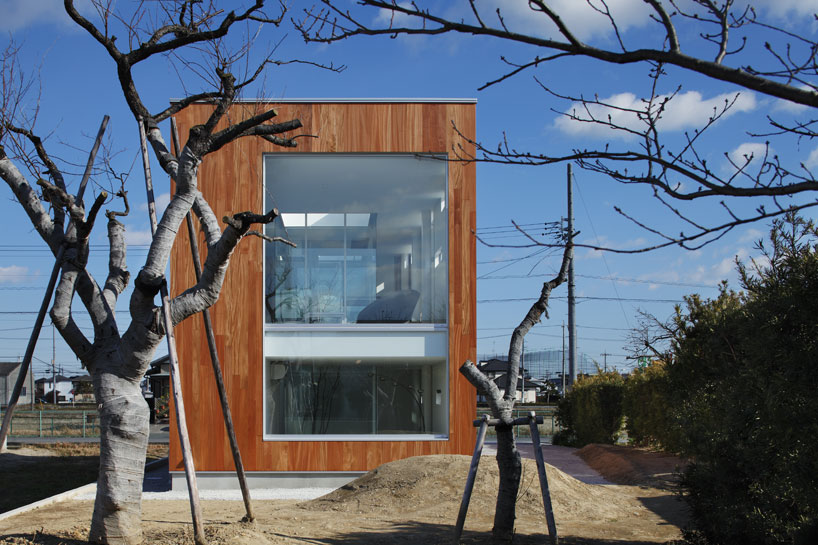 K2-design's rhythm + plum tree home plays with light and glass