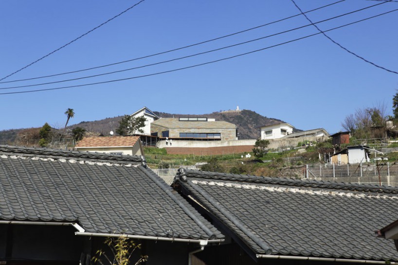 K2-design: uchikami house overlooks the sea in hiroshima