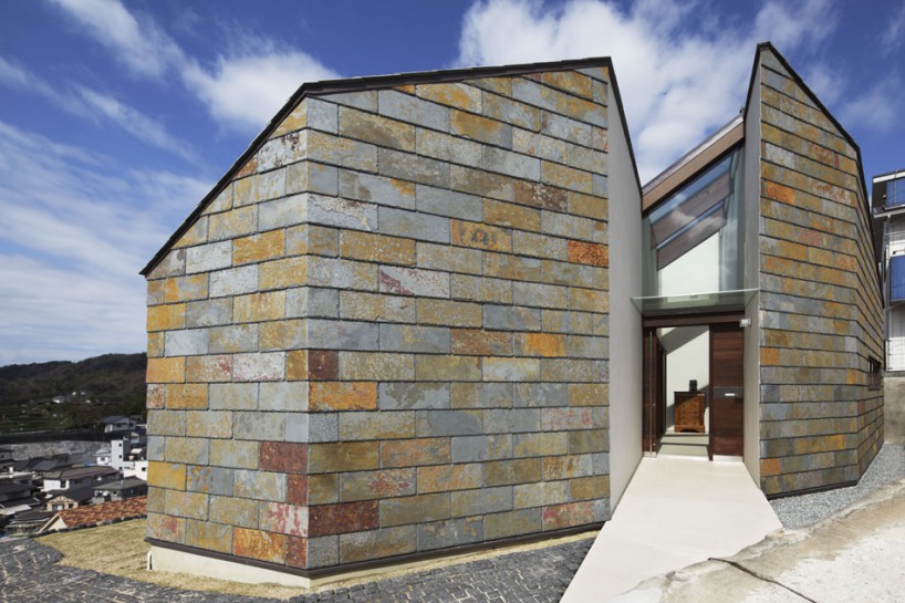 K2-design: uchikami house overlooks the sea in hiroshima