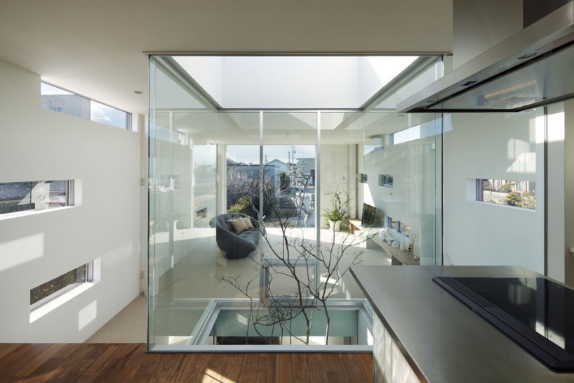 K2-design's rhythm + plum tree home plays with light and glass