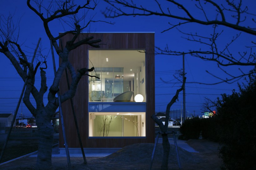 K2-design's rhythm + plum tree home plays with light and glass