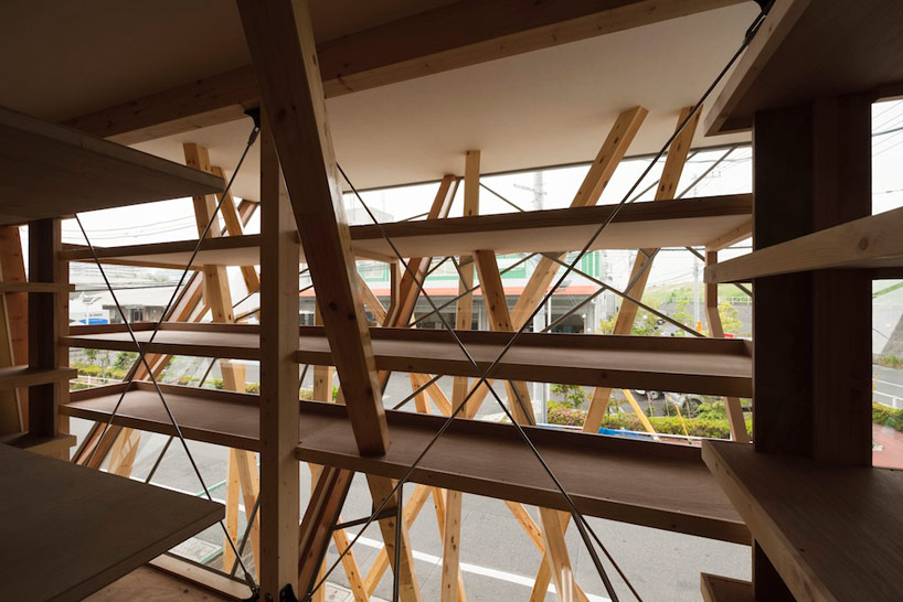 warehouse uses lively wood pillars to express brand identity