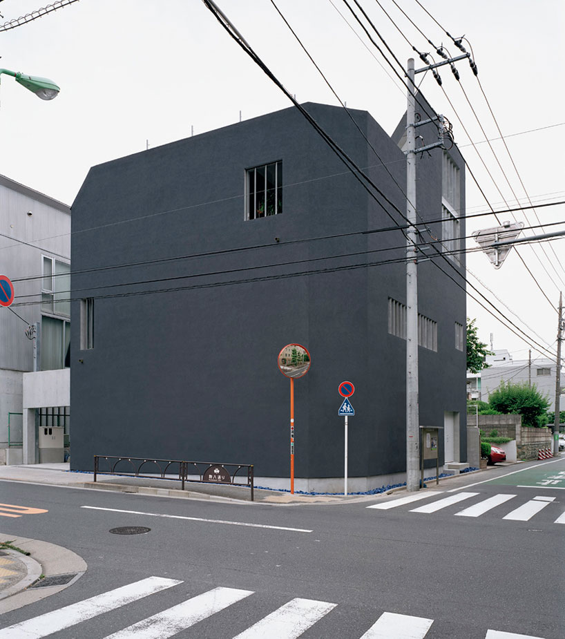jun aoki designs M house in tokyo with trapezoidal plan