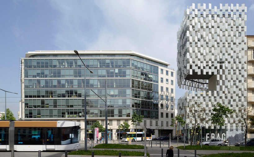 kengo kuma floats alley at FRAC, synthesizing city and museum