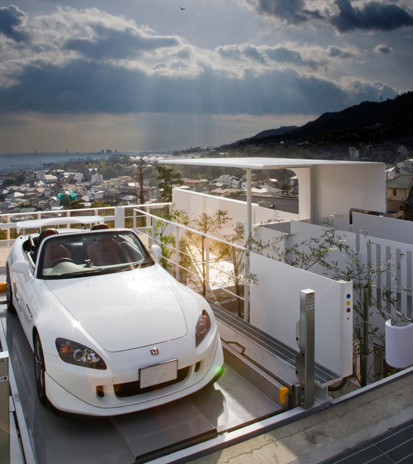 kenji yanagawa's case study house frames city and luxury cars