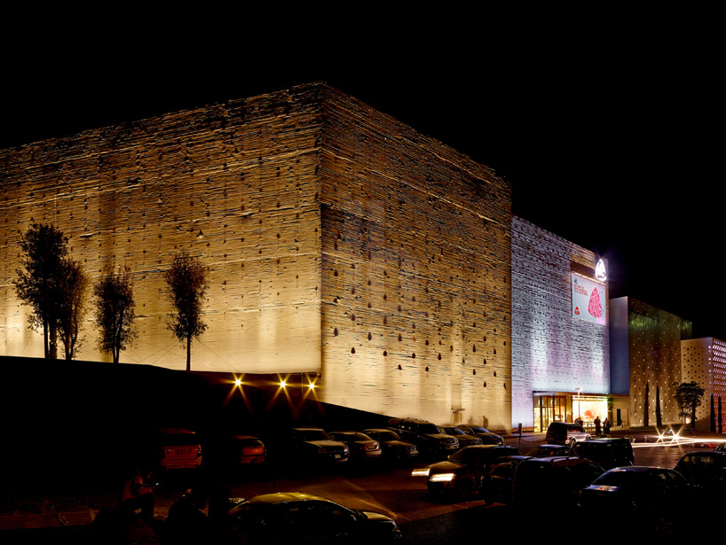 nARCHITECTS completes ABC store in high-tech fashion