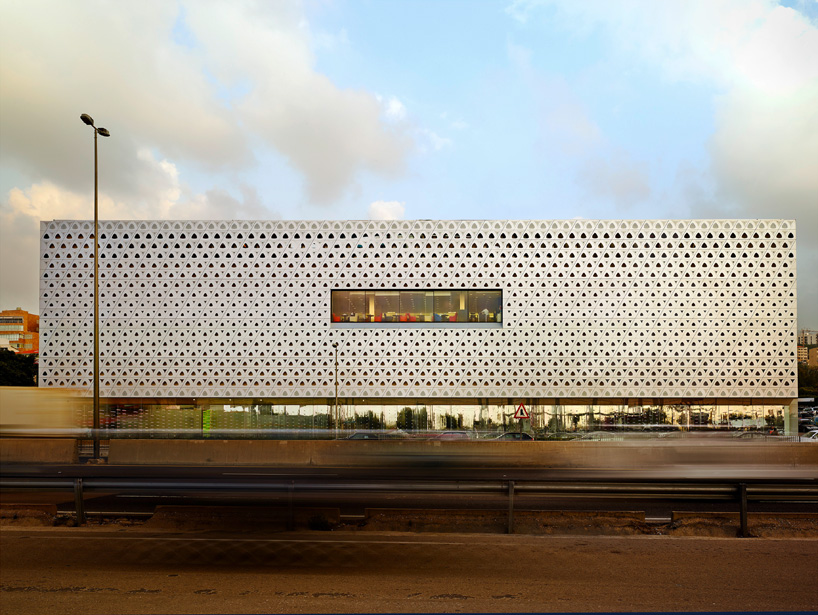 nARCHITECTS completes ABC store in high-tech fashion