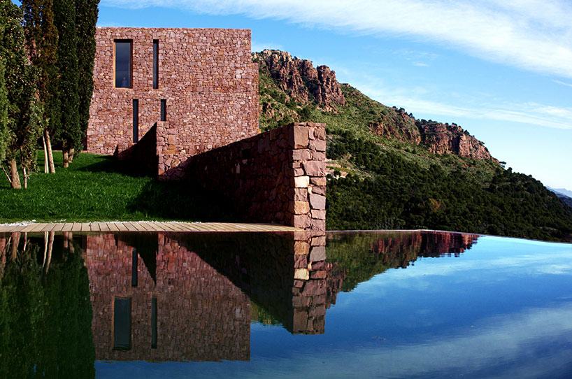 ramon esteve builds the continuation of a mountain