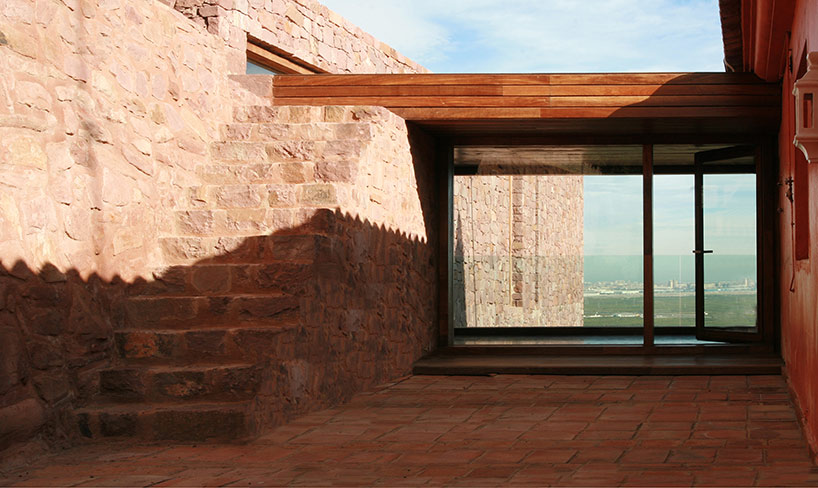 ramon esteve builds the continuation of a mountain