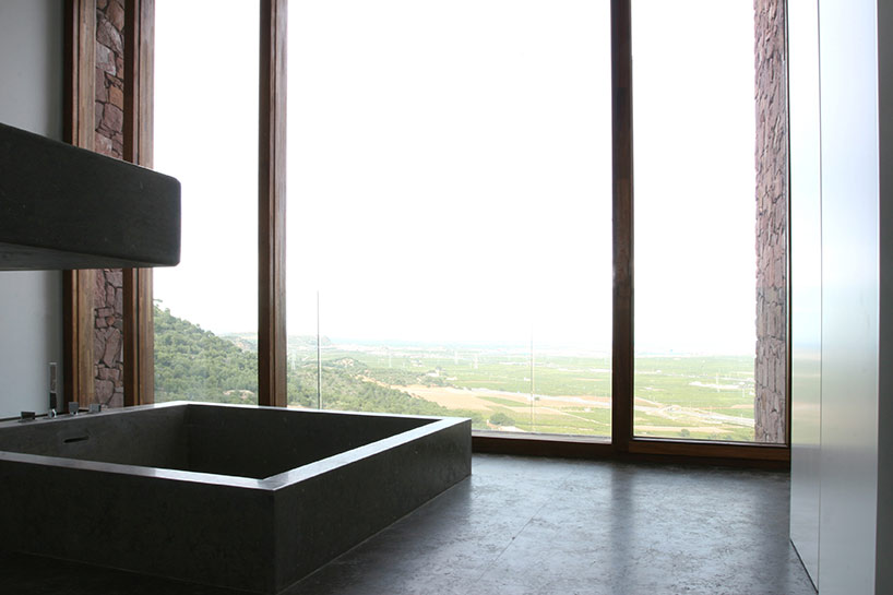 ramon esteve builds the continuation of a mountain