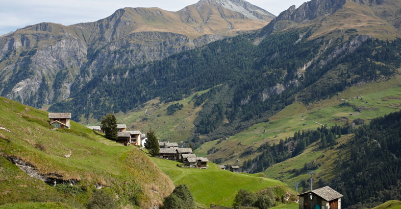 peter zumthor's vacation homes in leis, vals 