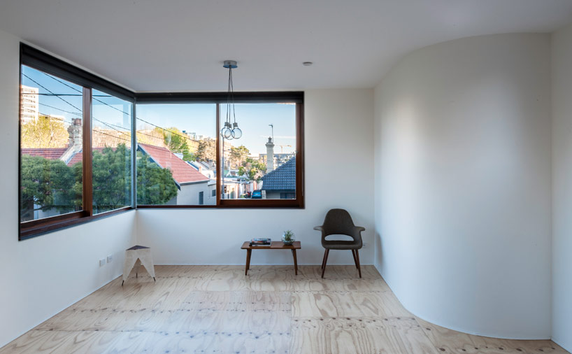 raffaello rosselli converts an australian tinshed into office