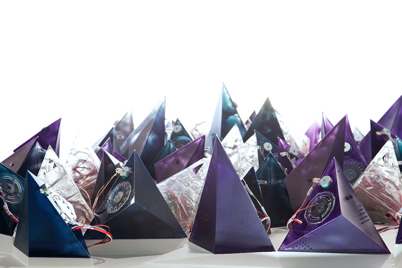 resinance: smart materials and swarm-like interactions
