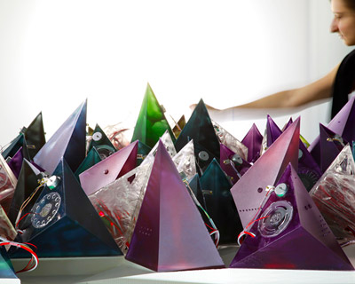 resinance: smart materials and swarm-like interactions