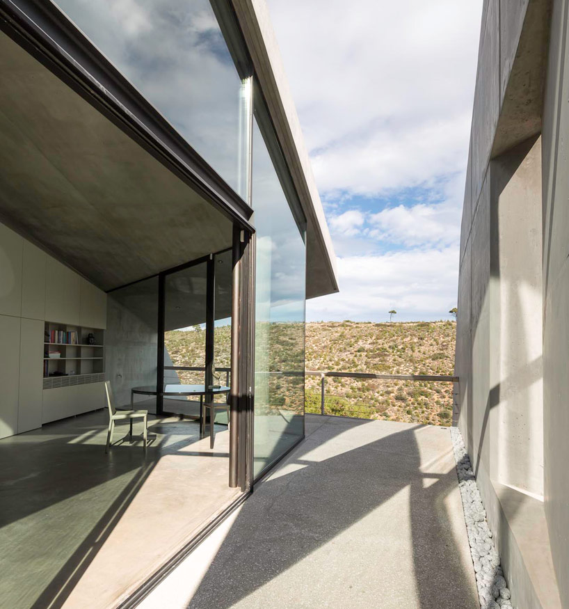 tense architecture network embeds home into a greek hill 