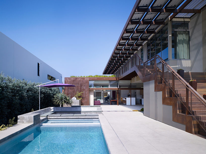 brooks + scarpa: yin-yang house balances performance and aesthetics