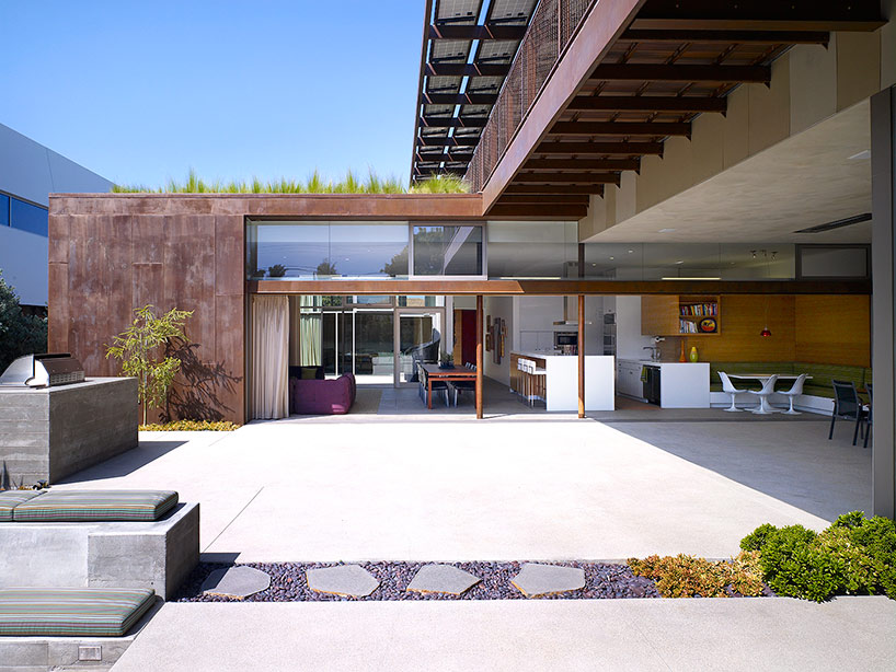brooks + scarpa: yin-yang house balances performance and aesthetics