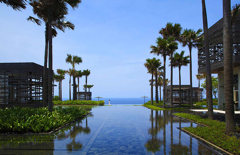 WOHA sculpts the balinese cliffs with alila villas