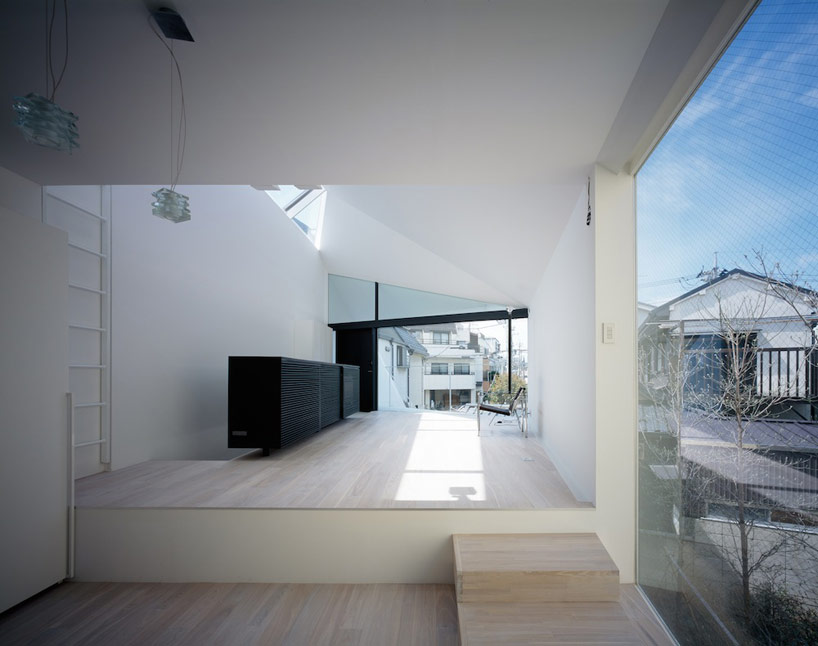 apollo architects and associates: ARROW house 