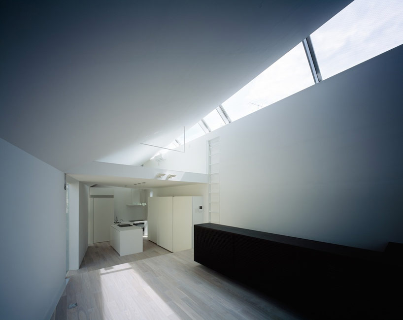 apollo architects and associates: ARROW house 