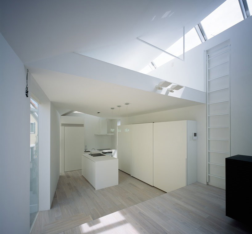 apollo architects and associates: ARROW house 
