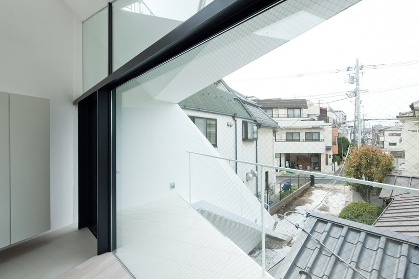 apollo architects and associates: ARROW house 