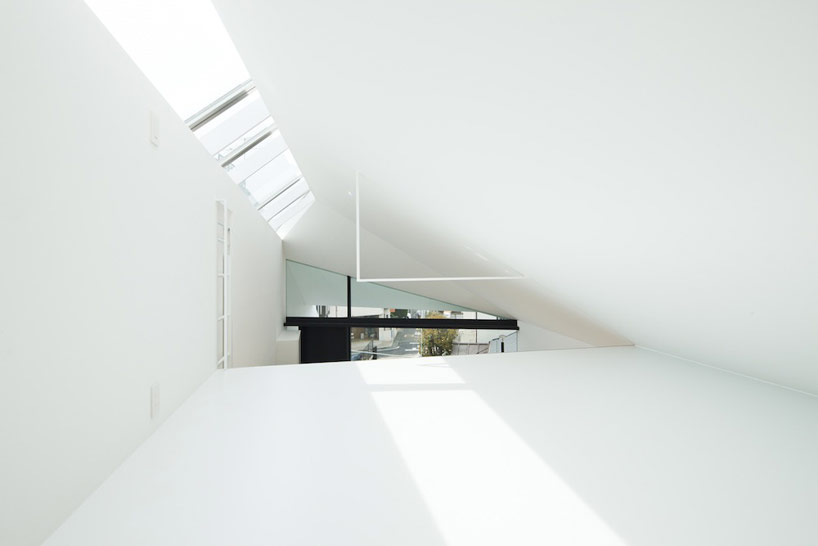 apollo architects and associates: ARROW house 