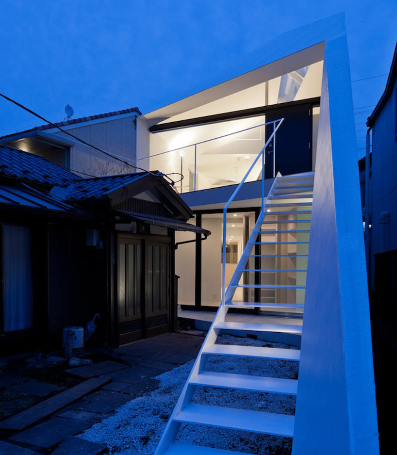 apollo architects and associates: ARROW house 