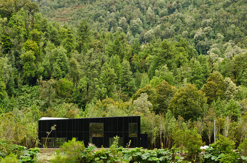 panorama arquitectos: glacial water bottling plant