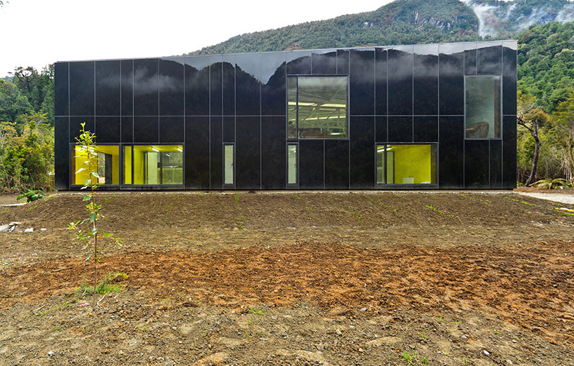 panorama arquitectos: glacial water bottling plant