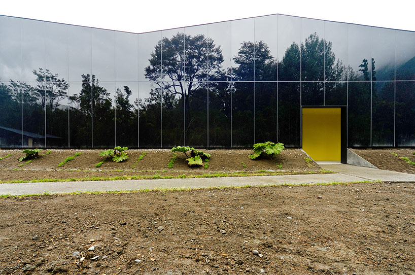 panorama arquitectos: glacial water bottling plant