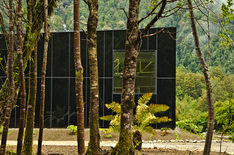 panorama arquitectos: glacial water bottling plant